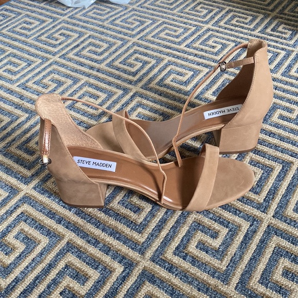 Steve Madden Ireneew tan block heels. Size 11 - Picture 2 of 4